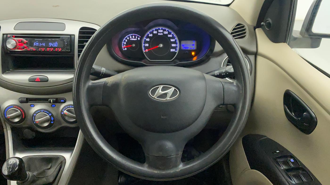 2016 Hyundai i10 MAGNA 1.1, Petrol, Manual, 29,221 km, Steering Wheel Close Up