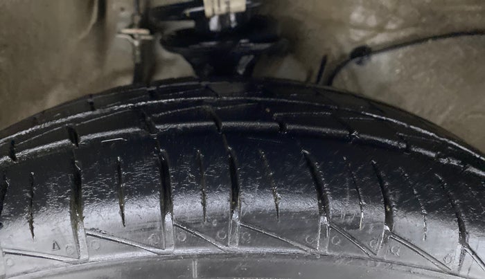 2020 Maruti Alto VXI, Petrol, Manual, 13,637 km, Right Front Tyre Tread