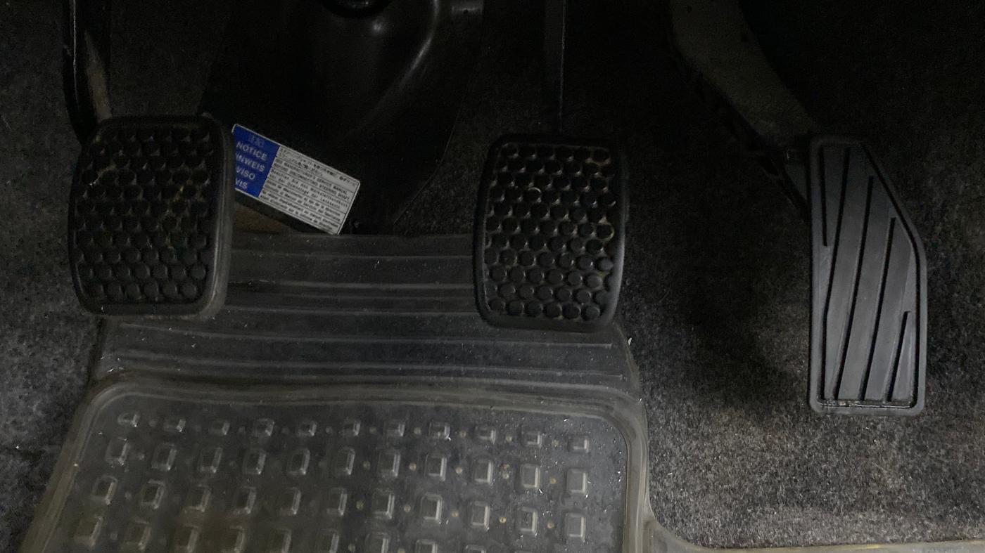 2020 Maruti Alto VXI, Petrol, Manual, 13,637 km, Pedals
