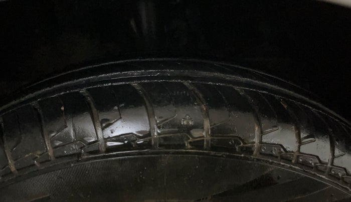 2019 Maruti Swift VXI AMT, Petrol, Automatic, 44,450 km, Right Front Tyre Tread