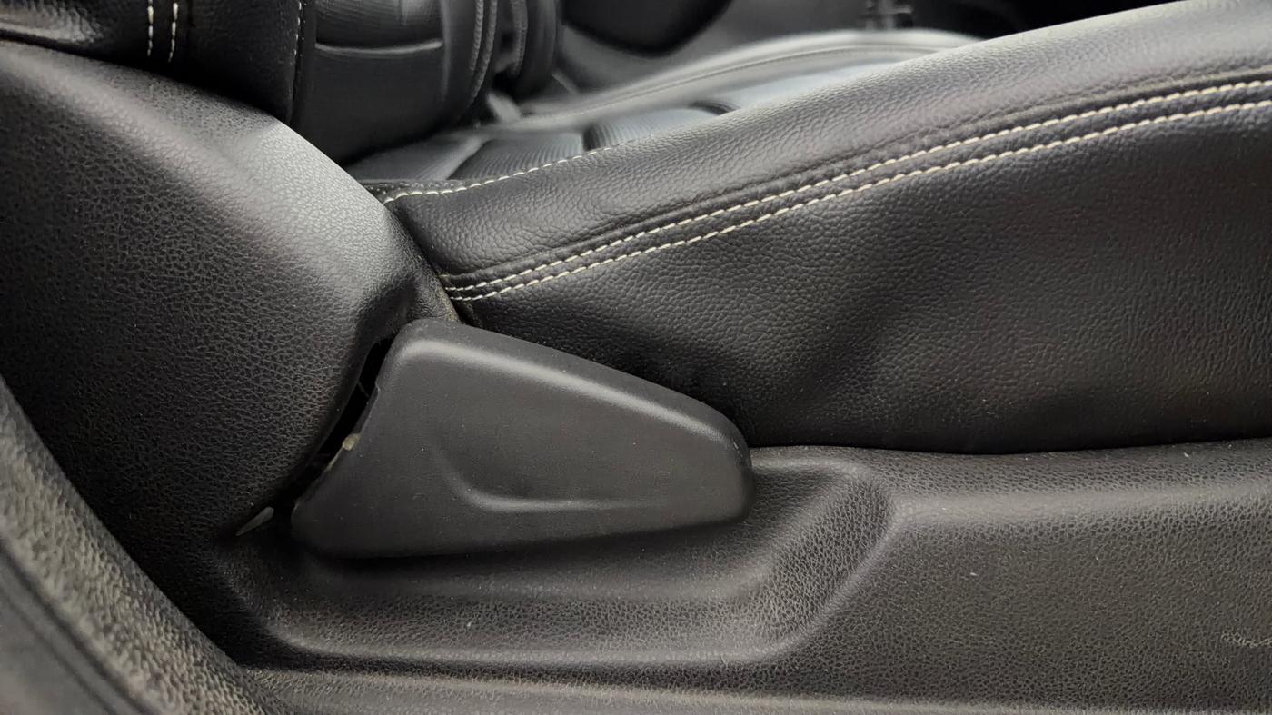 2019 Renault Kwid RXL, Petrol, Manual, 24,996 km, Driver Side Adjustment Panel