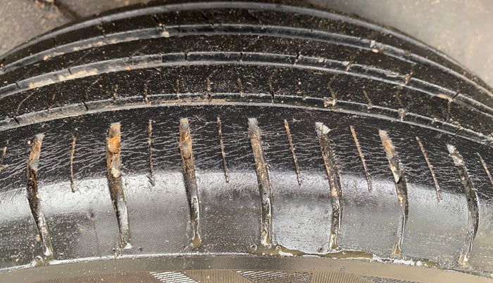 2021 Tata PUNCH ACCOMPLISHED MT, CNG, Manual, 84,246 km, Left Rear Tyre Tread