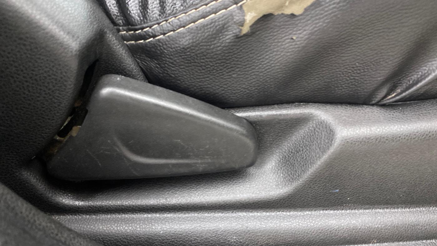 2018 Renault Kwid RXL, Petrol, Manual, 78,328 km, Driver Side Adjustment Panel