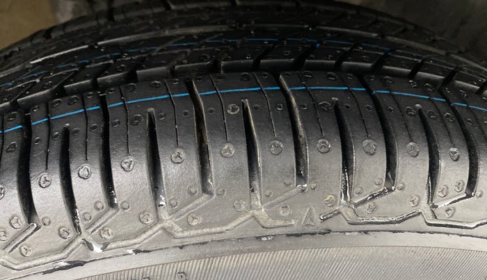 2018 Renault Kwid RXL, Petrol, Manual, 78,343 km, Right Front Tyre Tread