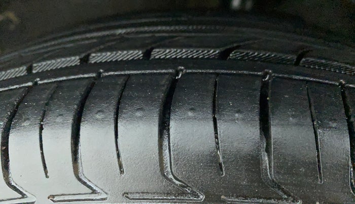 2014 Maruti Celerio VXI, Petrol, Manual, 64,335 km, Left Front Tyre Tread