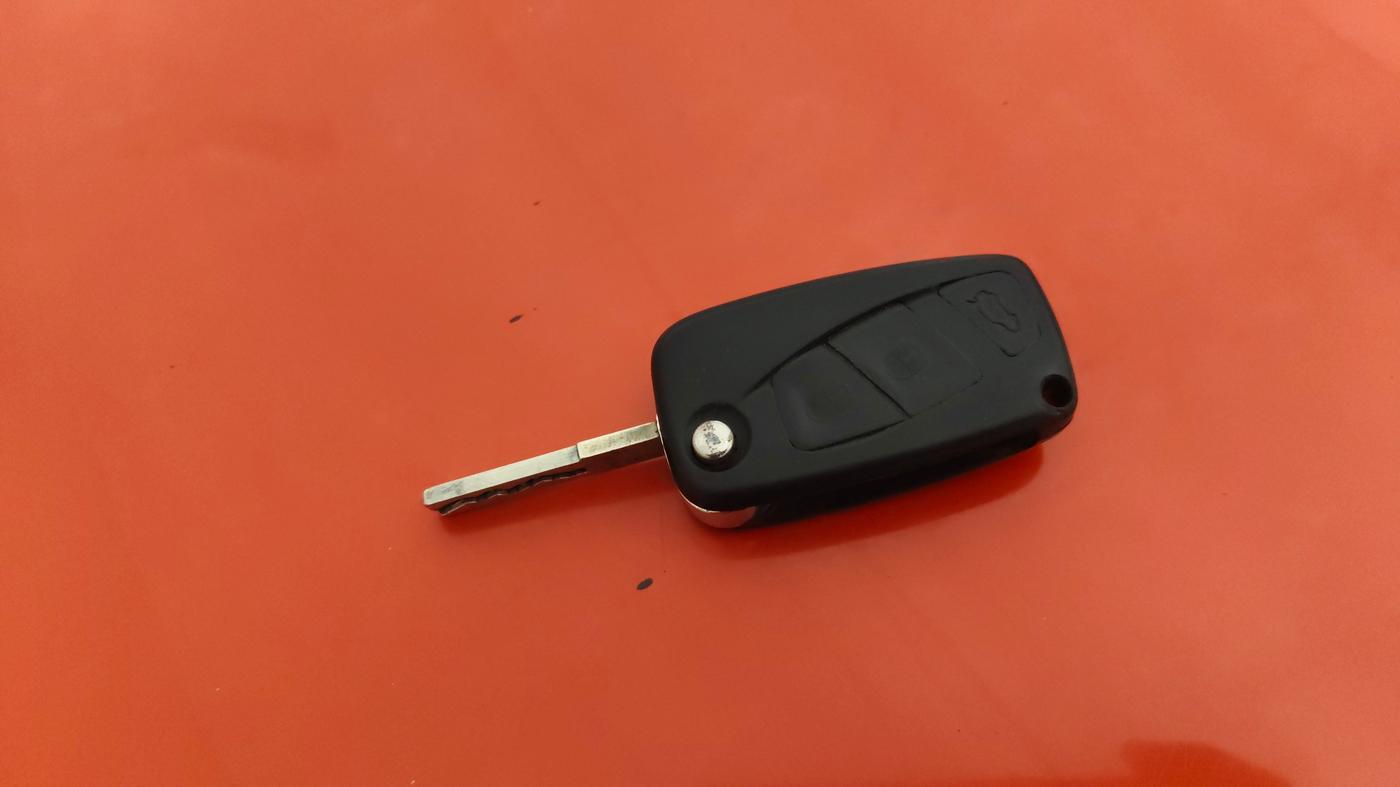 2014 Fiat Avventura DYNAMIC 1.4, Petrol, Manual, 61,482 km, Key Close Up