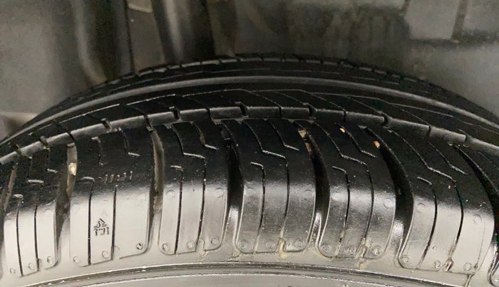 2018 Maruti Swift ZXI AMT, Petrol, Automatic, 69,238 km, Right Rear Tyre Tread