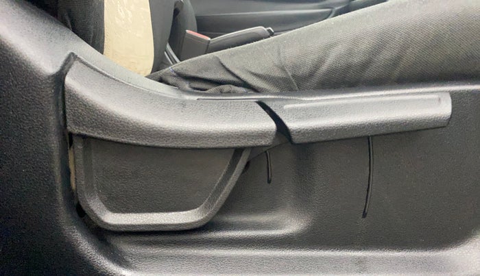 2021 Hyundai NEW I20 SPORTZ 1.2 AT, Petrol, Automatic, 33,875 km, Driver Side Adjustment Panel