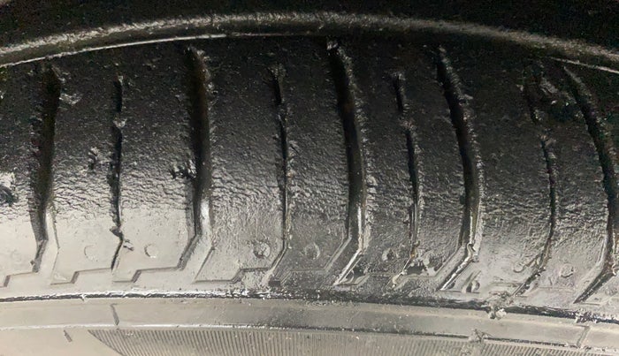 2021 Hyundai NEW I20 SPORTZ 1.2 AT, Petrol, Automatic, 33,875 km, Right Front Tyre Tread