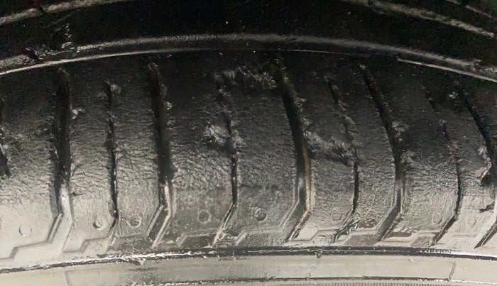 2021 Hyundai NEW I20 SPORTZ 1.2 AT, Petrol, Automatic, 33,875 km, Right Rear Tyre Tread