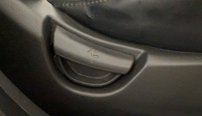 2018 Hyundai Grand i10 MAGNA AT 1.2 KAPPA VTVT, Petrol, Automatic, 45,514 km, Driver Side Adjustment Panel