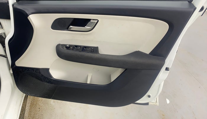 2023 Tata ALTROZ XZ PLUS DIESEL, Diesel, Manual, 10,430 km, Driver Side Door Panels Control