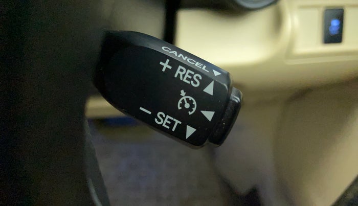 2017 Toyota Camry HYBRID, Petrol, Automatic, 70,420 km, Cruise control