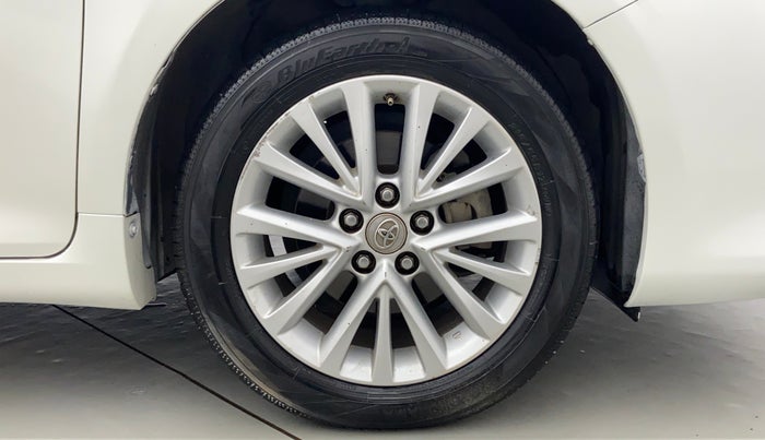 2017 Toyota Camry HYBRID, Petrol, Automatic, 70,420 km, Right Front Tyre