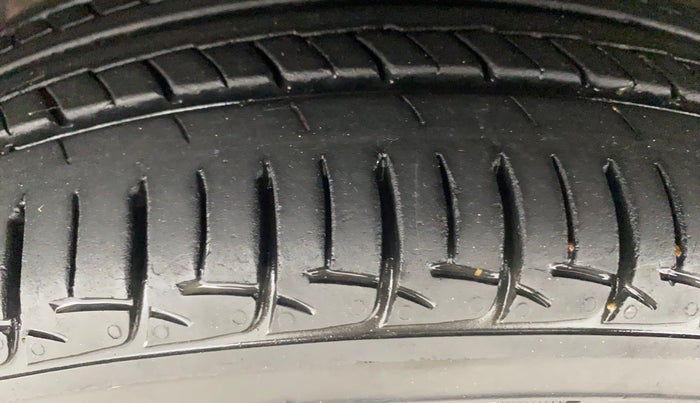 2014 Hyundai Grand i10 SPORTZ 1.2 KAPPA VTVT, Petrol, Manual, 23,721 km, Left Front Tyre Tread