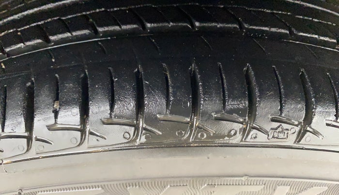 2014 Hyundai Grand i10 SPORTZ 1.2 KAPPA VTVT, Petrol, Manual, 23,721 km, Right Front Tyre Tread