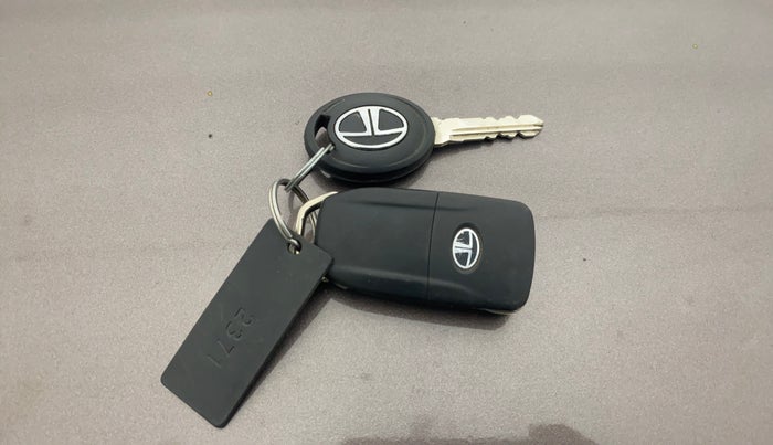 2017 Tata TIGOR XT PETROL, Petrol, Manual, 76,542 km, Key Close Up