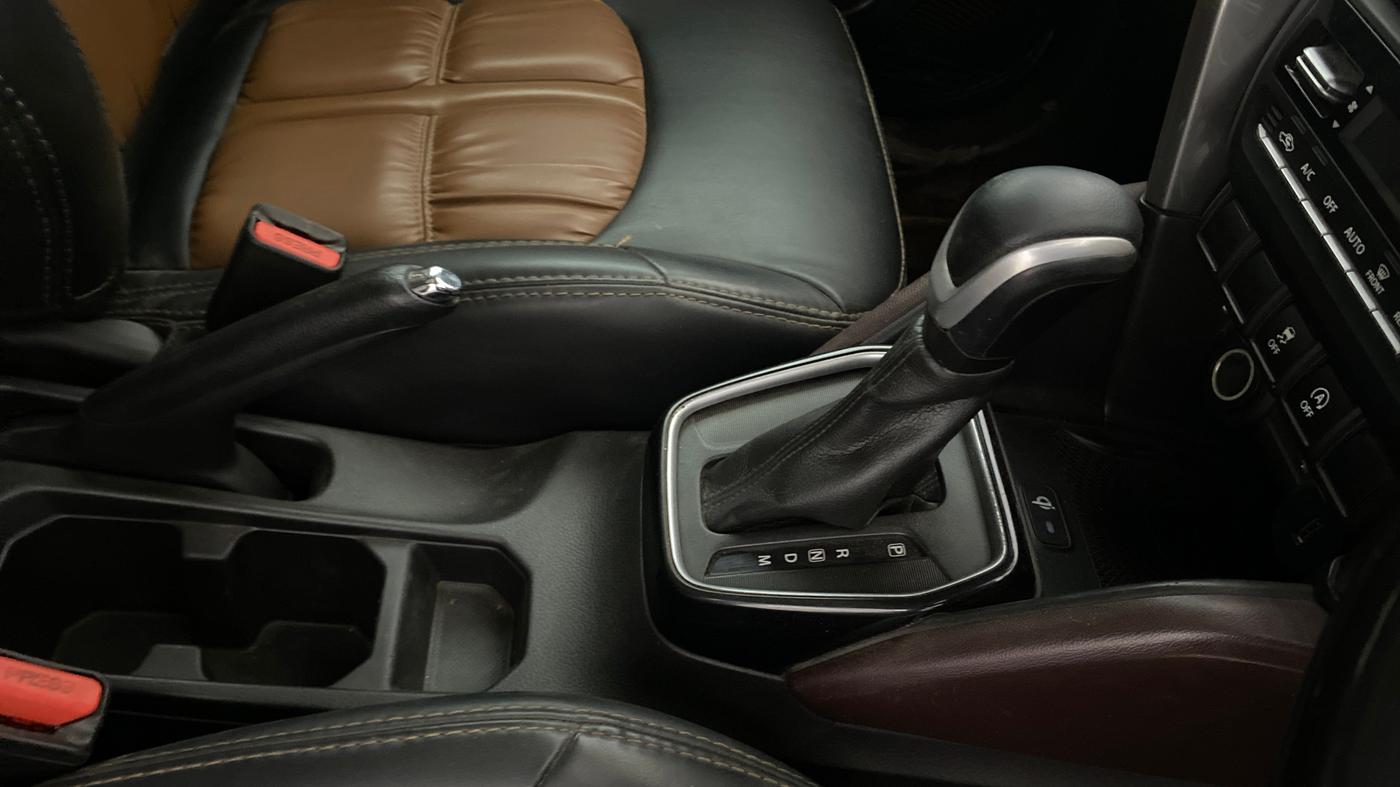 2023 Maruti Grand Vitara ALPHA SMART HYBRID AT, Petrol, Automatic, 92,996 km, Gear Lever