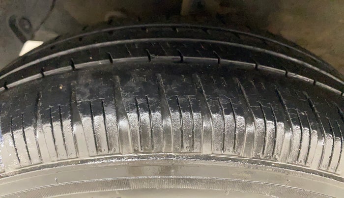 2015 Hyundai Grand i10 SPORTZ 1.2 KAPPA VTVT, Petrol, Manual, 77,879 km, Left Front Tyre Tread