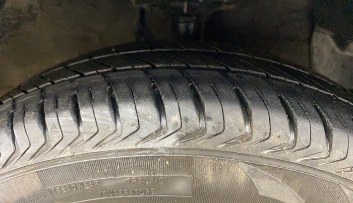 2015 Hyundai Grand i10 SPORTZ 1.2 KAPPA VTVT, Petrol, Manual, 77,879 km, Right Front Tyre Tread