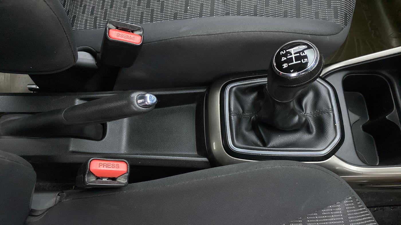 2018 Maruti IGNIS DELTA 1.2, Petrol, Manual, 40,244 km, Gear Lever