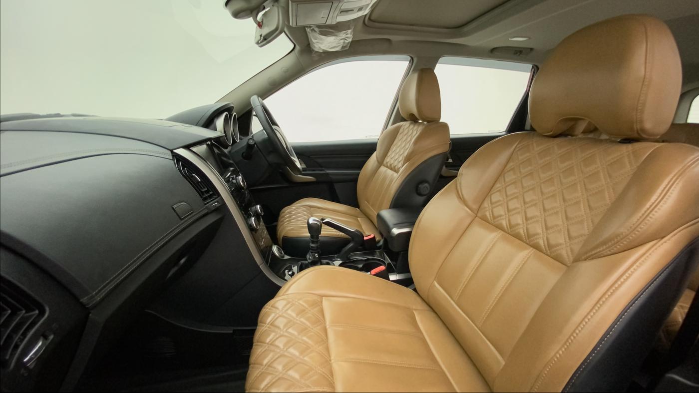 2019 Mahindra XUV500 W11(O), Diesel, Manual, 36,847 km, Right Side Front Door Cabin