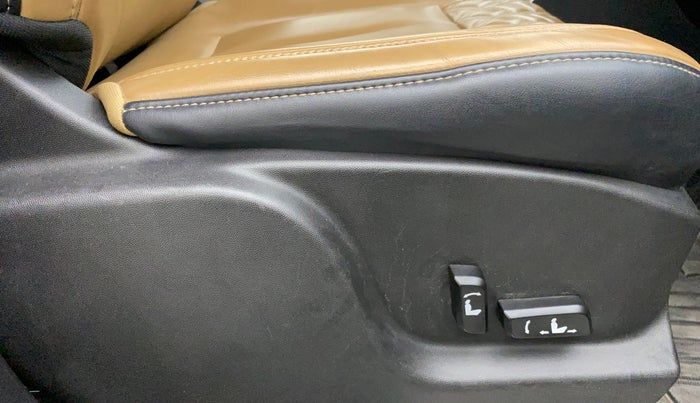 2019 Mahindra XUV500 W11(O), Diesel, Manual, 36,847 km, Driver Side Adjustment Panel