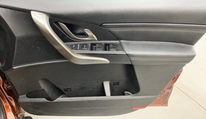 2019 Mahindra XUV500 W11(O), Diesel, Manual, 36,847 km, Driver Side Door Panels Control