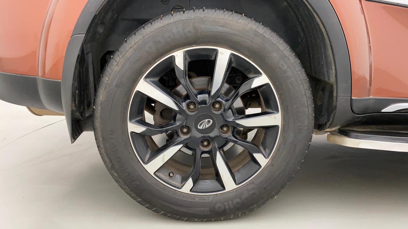 2019 Mahindra XUV500 W11(O), Diesel, Manual, 36,847 km, Right Rear Wheel