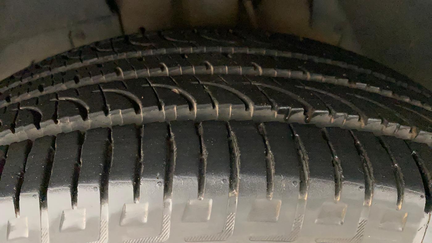 2019 Mahindra XUV500 W11(O), Diesel, Manual, 36,847 km, Left Front Tyre Tread