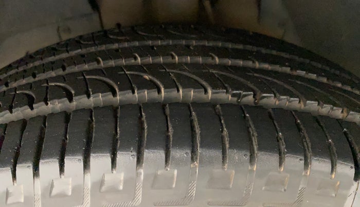 2019 Mahindra XUV500 W11(O), Diesel, Manual, 36,847 km, Left Front Tyre Tread