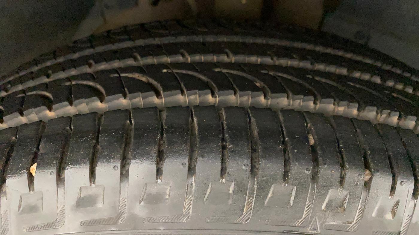 2019 Mahindra XUV500 W11(O), Diesel, Manual, 36,847 km, Right Front Tyre Tread