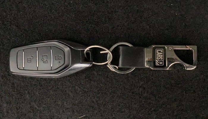 2019 Mahindra XUV500 W11(O), Diesel, Manual, 36,847 km, Key Close Up