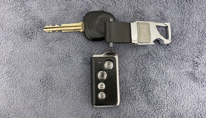 2014 Hyundai Eon ERA +, Petrol, Manual, 75,892 km, Key Close Up