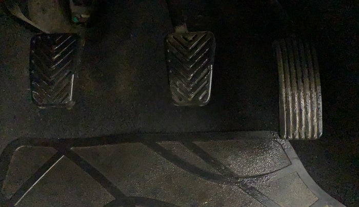 2014 Hyundai Eon ERA +, Petrol, Manual, 75,892 km, Pedals