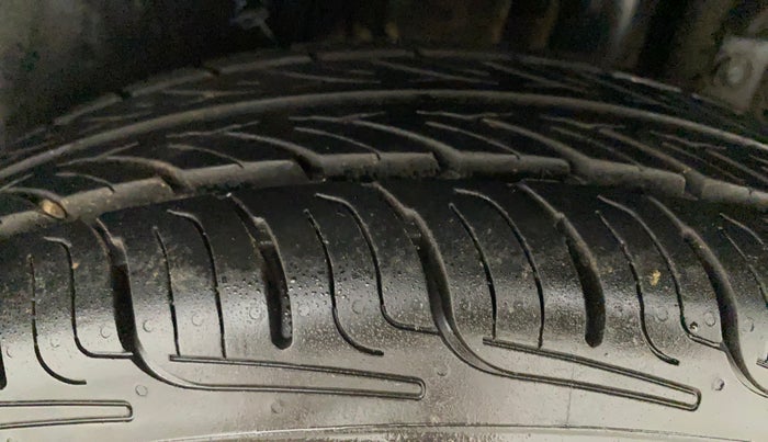 2015 Maruti Swift LXI (O), Petrol, Manual, 77,913 km, Left Rear Tyre Tread