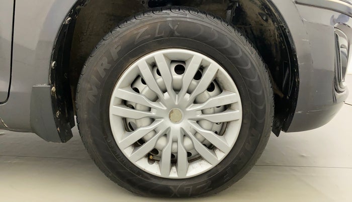 2015 Maruti Swift LXI (O), Petrol, Manual, 77,913 km, Right Front Wheel