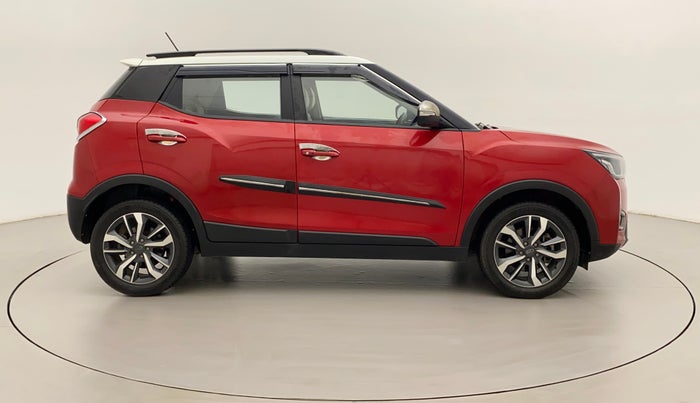 2021 Mahindra XUV300 W8(O) 1.2 PETROL DUAL TONE, Petrol, Manual, 12,532 km, Right Side View