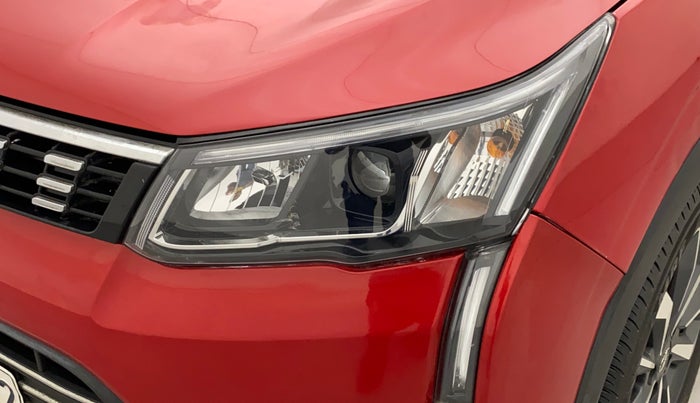 2021 Mahindra XUV300 W8(O) 1.2 PETROL DUAL TONE, Petrol, Manual, 12,532 km, Left headlight - Minor scratches