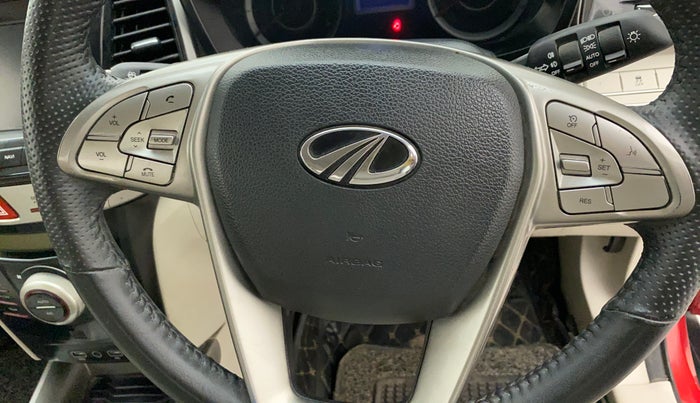 2021 Mahindra XUV300 W8(O) 1.2 PETROL DUAL TONE, Petrol, Manual, 12,532 km, Steering wheel - Phone control not functional