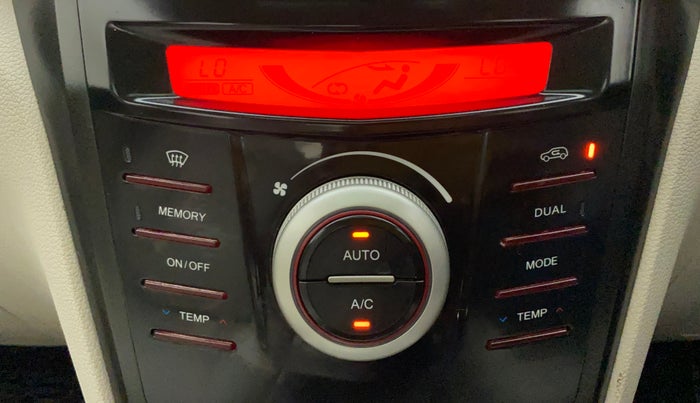 2021 Mahindra XUV300 W8(O) 1.2 PETROL DUAL TONE, Petrol, Manual, 12,532 km, Automatic Climate Control