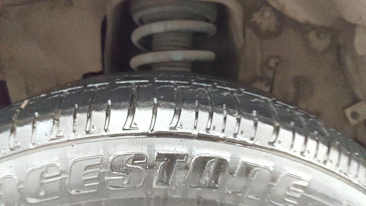 2014 Mahindra Quanto C6, Diesel, Manual, 1,06,601 km, Left Front Tyre Tread