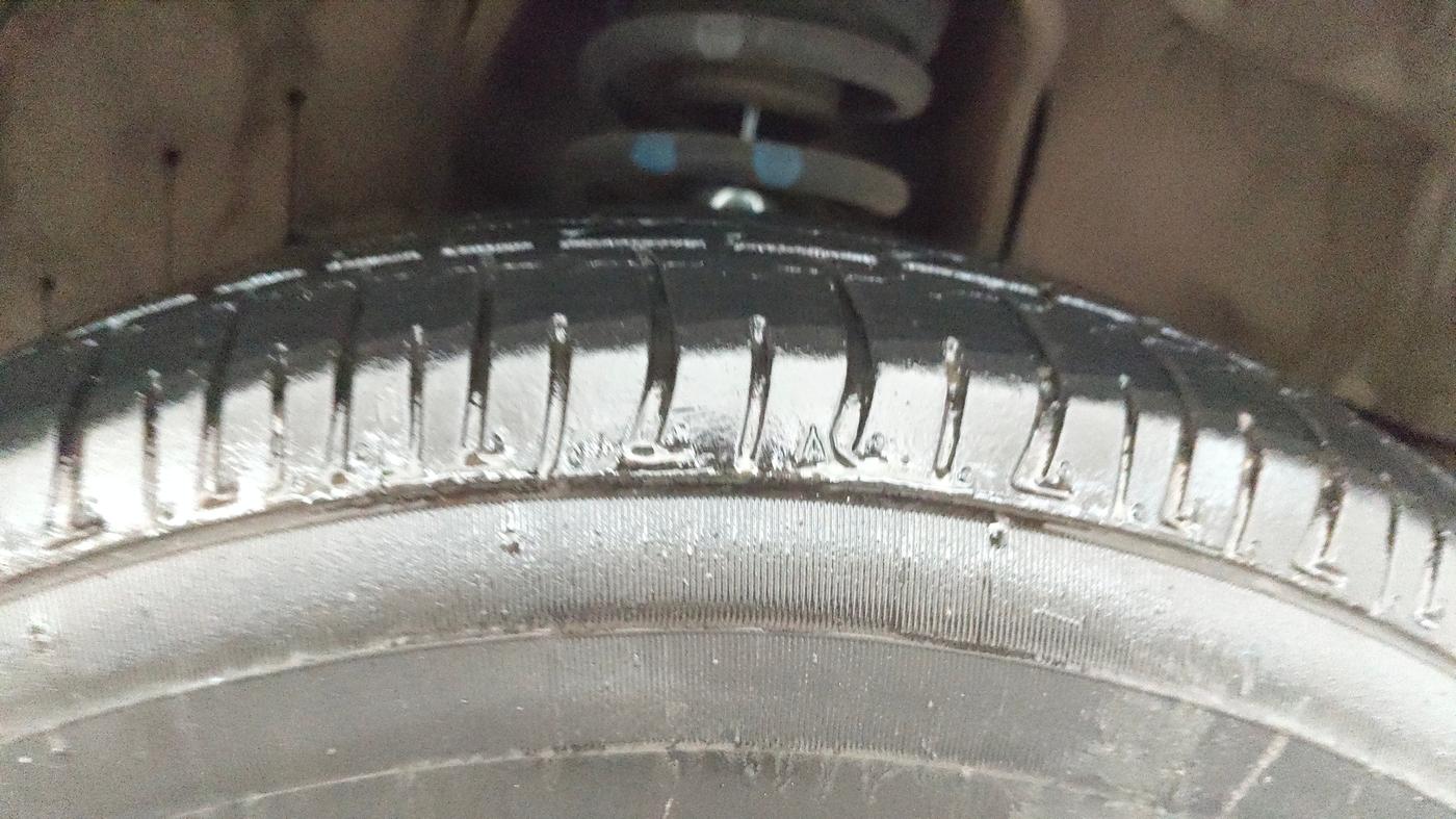 2014 Mahindra Quanto C6, Diesel, Manual, 1,06,601 km, Right Front Tyre Tread