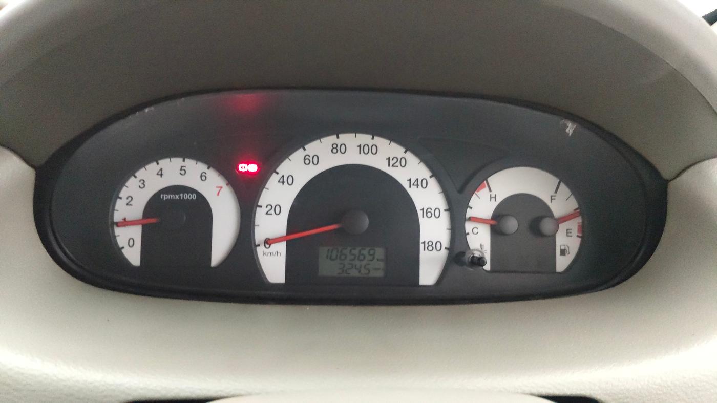 2014 Mahindra Quanto C6, Diesel, Manual, 1,06,601 km, Odometer Image