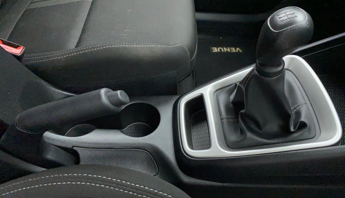 2021 Hyundai VENUE S MT 1.2 KAPPA, Petrol, Manual, 3,318 km, Gear Lever