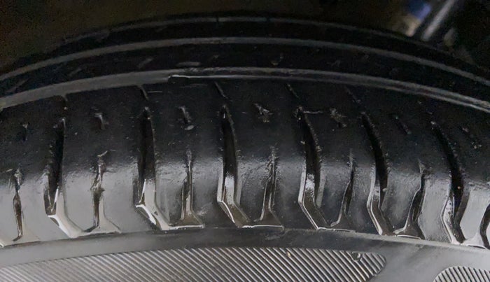 2017 Maruti Dzire VXI, Petrol, Manual, 31,858 km, Right Rear Tyre Tread