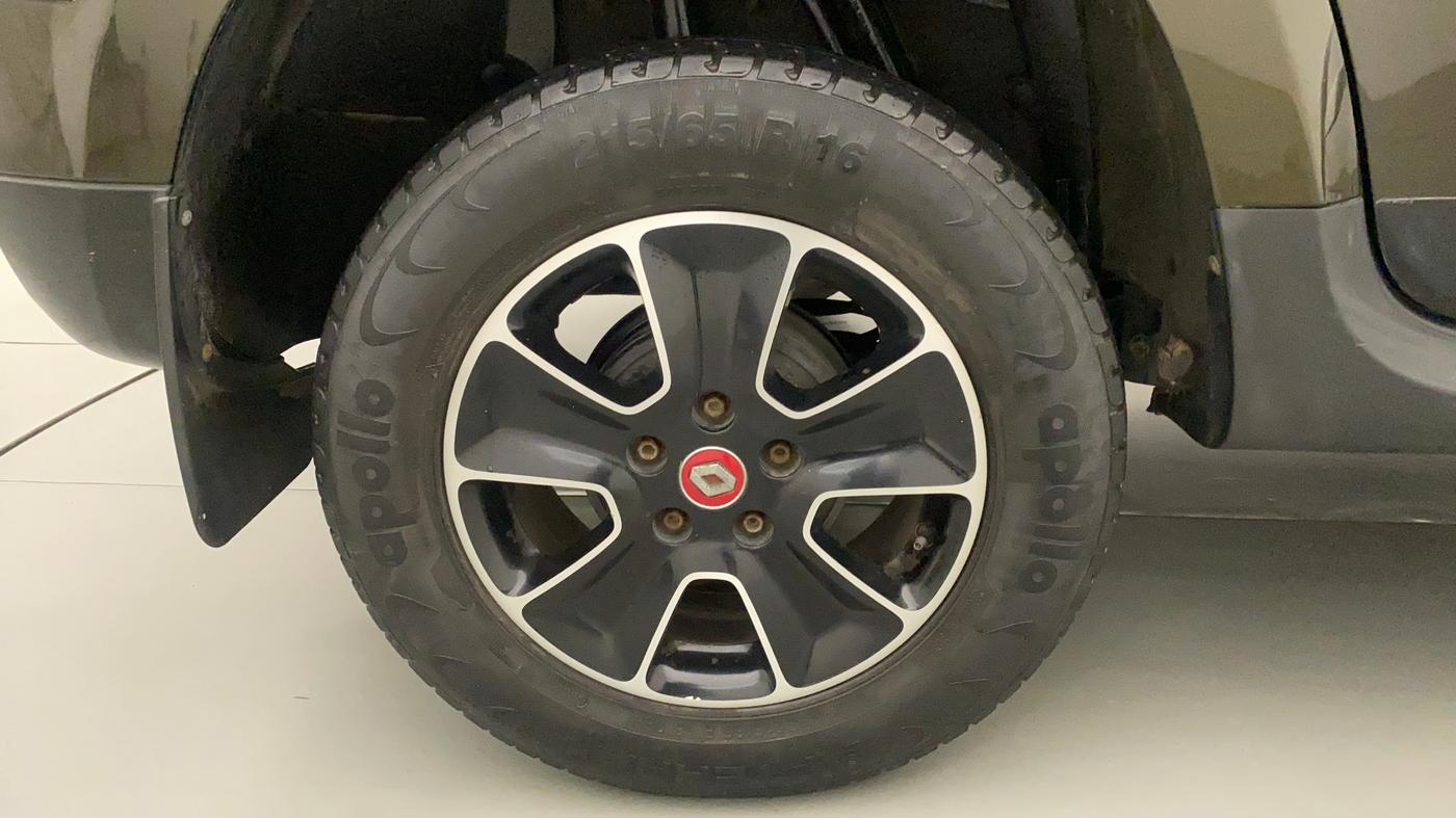 2017 Renault Duster RXS CVT, Petrol, Automatic, 31,113 km, Right Rear Wheel