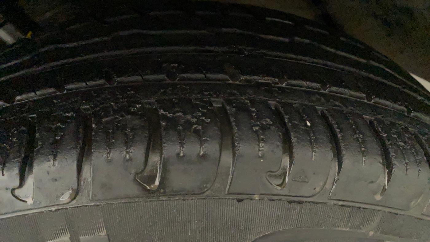 2017 Renault Duster RXS CVT, Petrol, Automatic, 31,113 km, Left Rear Tyre Tread