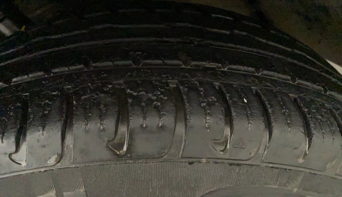 2017 Renault Duster RXS CVT, Petrol, Automatic, 31,113 km, Left Rear Tyre Tread