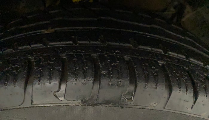 2017 Renault Duster RXS CVT, Petrol, Automatic, 31,113 km, Left Front Tyre Tread